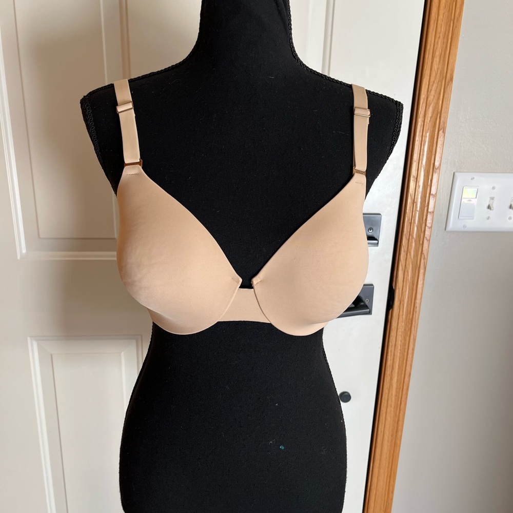 Spanx Bra-llywood hills nude color side slimming underwire bra. Size 32DDD